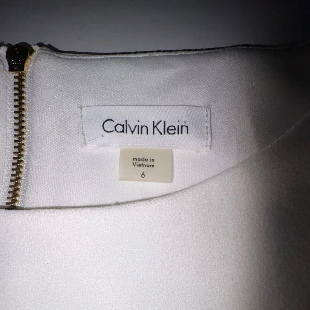 Calvin Klein White Bell Sleeve Sheath Dress‎ Size 6 - Picture 4 of 12